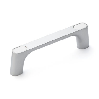 Poignée en alliage de zinc solide (ZDC) de haute qualité, chromée, satiné mat avec capuchons blancs, 145 mm (5,8 ») KMH-120-WT. Poignée de machine KMH-120-WT pour armoire industrielle, usine de production, construction mécanique, par Sugatsune / LAMP
