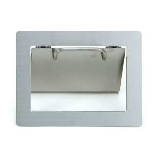 Trappe à déchets rectangulaire de haute qualité avec poignée, pour montage vertical, en acier inoxydable, finition : satiné mat, 234 mm (9,3 »), AZ-HD230-HL. Trappe à déchets en acier inoxydable, pour la gastronomie et bien plus encore, par Sugatsune