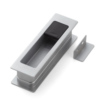 Coque de poignée d’entrée en alliage de zinc avec bouchon de porte rabattable intégré, finition: chromé, satiné mat, 135 mm (5.4 ») HH-P135DC. Poignée d’entrée HH-P135DC avec butée pour porte coulissante, par Sugatsune / LAMP® (Japon) – Image 2