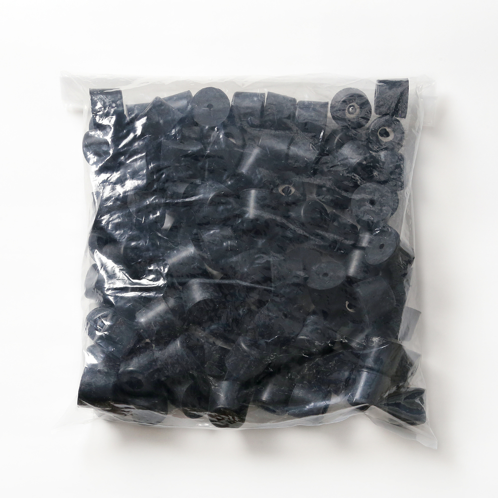 Pied réglable, caoutchouc, pack de 100 K-3225-P100, par Sugatsune / LAMP (Japon)