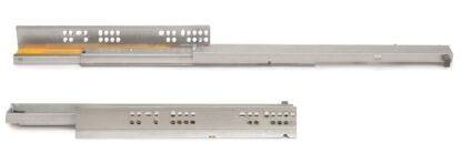 Glissières sous le plancher, capacité de charge : 30 kg (67 lb), 500 mm (19-11/16"), version : rallonge complète avec fermeture amortie, 3124505. Coulissants sous le plancher de haute qualité pour tiroirs en bois, tiroirs en bois, étagères en bois et bien plus encore, d’EMUCA – Image 6