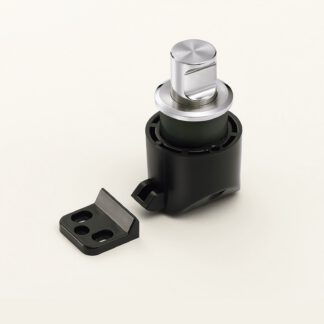 Fermeture à pression à deux L® avec fonction poignée, en acier inoxydable SUS316, ZL-2901. Bouton-poussoir solide et élégant de haute qualité en acier inoxydable V4A (SUS316) pour un design d’intérieur exclusif, par ZweiL® / Sugatsune (Japon)